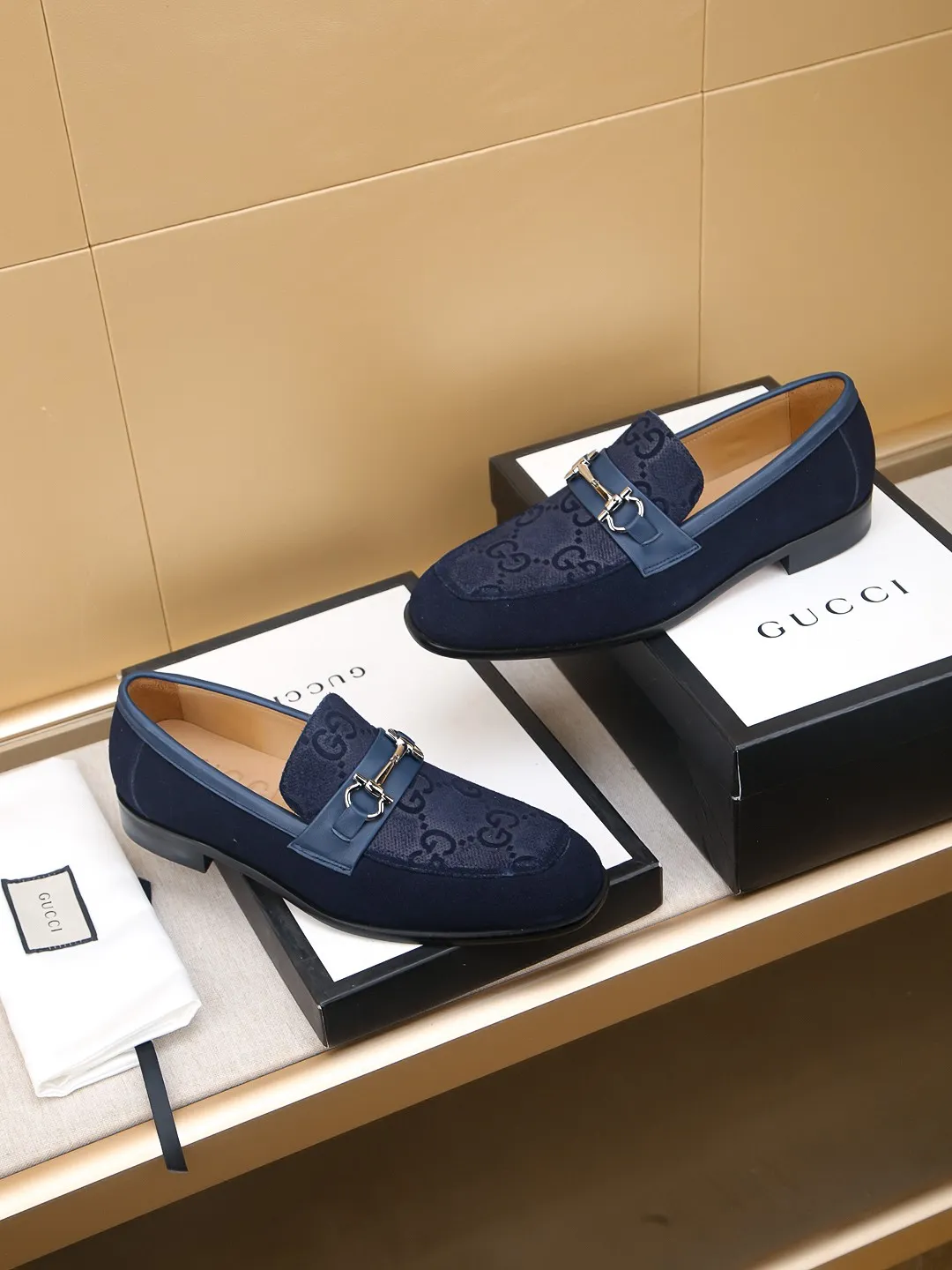 Men's men's shoes 💰460 🆘【GUCCI】Gucci ·🐂里· Hot-selling beanie shoes, top brand luxury, top quality, latest fashion beanie shoes.. The upper is made of original high mercerized smooth cow suede. (Full top layer water-dyed 🐂 leather and lining). The original stylish and stylish soft rubber wear-resistant and non-slip outsole is light and comfortable on the foot, available in 2 colors! Matching code: 39-44 (customized at 38.45.46.47)